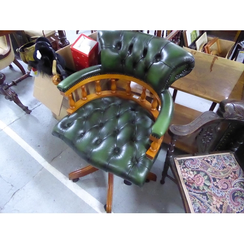 130 - Green button back leather upholstered swivel office chair