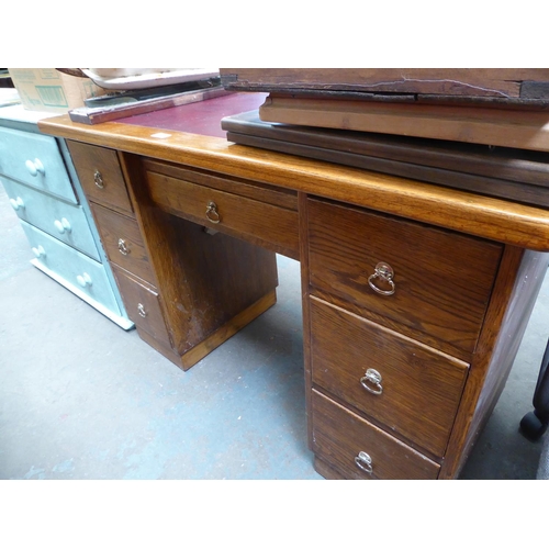 65 - Small knee hole desk with 7 drawers and brass swing handles and leather insert NB. This lot is at ou... 