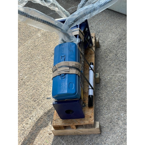 65 - 1T Breaker c/w spare chisel, tool kit and re-gassing kit (will be gassed and ready to use)
VAT ON HA... 