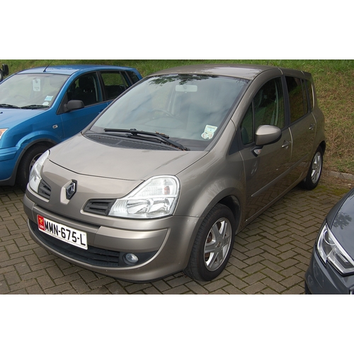 32 - MMN675L
Beige Renault GD Modus 1.1L
First Registered 31.03.2010
Approx 72,006 miles
Manual Petrol