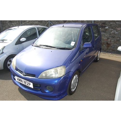 22 - HMN182P
DAIHATSU YRV
First Registered 11.03.2003
Approx 83,046 miles
Manual Petrol