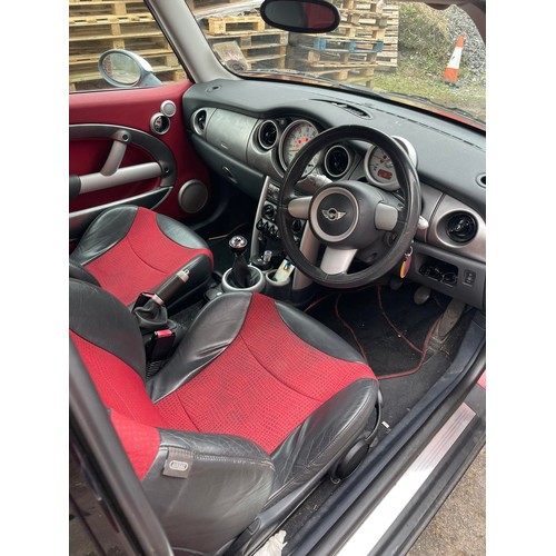 71 - LMN958U
Mini Cooper 1.6
First Registered 30.03.2004
Approx 133,000 miles
Manual petrol
ABS light on ... 
