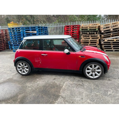 71 - LMN958U
Mini Cooper 1.6
First Registered 30.03.2004
Approx 133,000 miles
Manual petrol
ABS light on ... 
