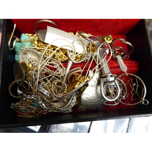 348 - A collection of mostly silver jewellery