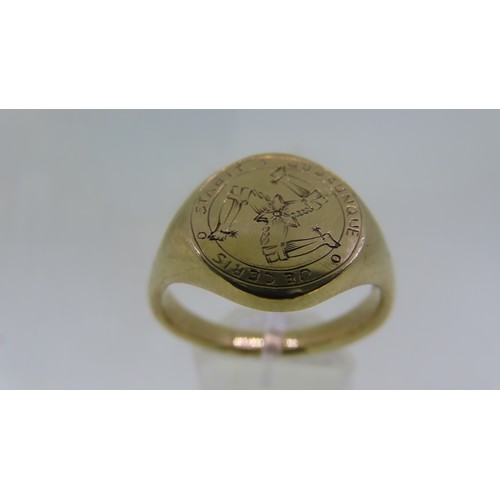 352 - 9ct. gold Gent's signet ring with Manx Triskeles design