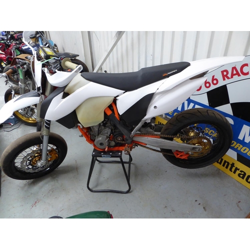 13 - KTM SuperMoto 350
First Registered 2015
 EXCF 6 Days Model Needs radiator hoses was UK registered no... 