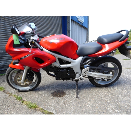 3 - PMN325B
Suzuki SV650N
First Registered 21.08.2000
Approx 2946 Miles
 Manx registered  Starts and run... 