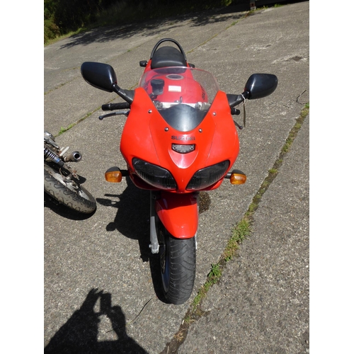 3 - PMN325B
Suzuki SV650N
First Registered 21.08.2000
Approx 2946 Miles
 Manx registered  Starts and run... 