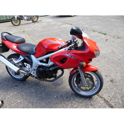 3 - PMN325B
Suzuki SV650N
First Registered 21.08.2000
Approx 2946 Miles
 Manx registered  Starts and run... 