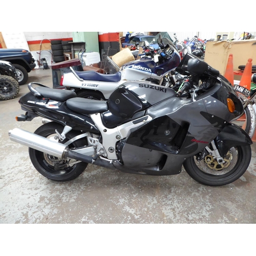 36 - T493PDG
Suzuki GSX1300RX
First Registered 17.07.1999
Approx 53000 Miles
 Starts and runs