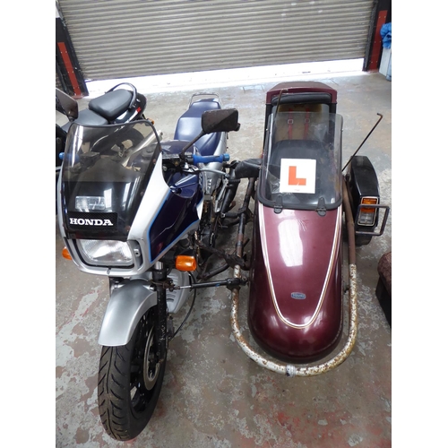 38 - PMN642
Honda VF1000-FE and Squire sidecar
First Registered 06.05.1986
Approx 16921 Miles
 Honda outf... 