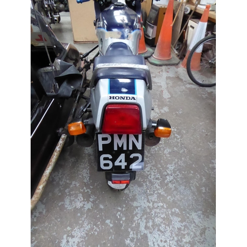 38 - PMN642
Honda VF1000-FE and Squire sidecar
First Registered 06.05.1986
Approx 16921 Miles
 Honda outf... 