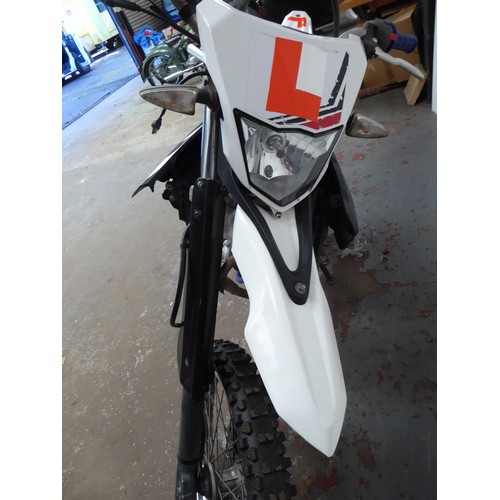 48 - LMN543Y
Yamaha WR125X,
First Registered 24.04.2015
No spark Spares or repair