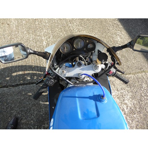 25 - NMN153R
Suzuki GSXR750
First Registered 9.10.1996
Approx 8000 Miles
 Taxed Starts and runs but has n... 