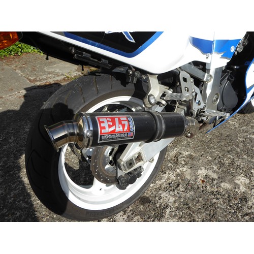 25 - NMN153R
Suzuki GSXR750
First Registered 9.10.1996
Approx 8000 Miles
 Taxed Starts and runs but has n... 