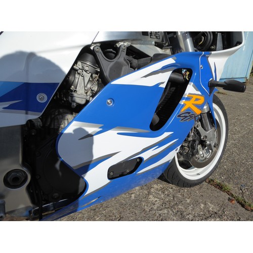 25 - NMN153R
Suzuki GSXR750
First Registered 9.10.1996
Approx 8000 Miles
 Taxed Starts and runs but has n... 