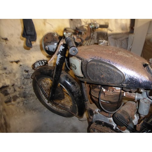 67 - Garage Find!
Norton ES2 500cc circa 1950s?
40,025 miles showing