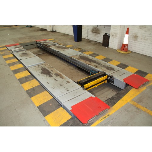 103 - FOG 3.5 Tonne scissor lift with 2.8 Tonne jack and inbuilt jacks for lifting vehicle off wheels VAT ... 