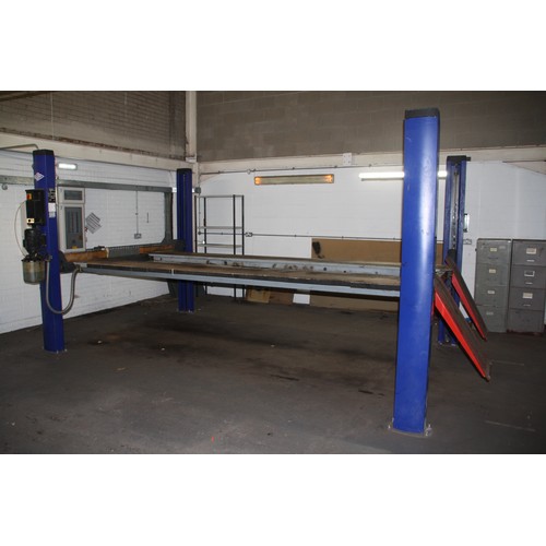 104 - FFB Four post 3.5 tonne vehicle lift
VAT ON HAMMER @ 20%
MUST BE REMOVED WITHIN 14 DAYS OF PURCHASE