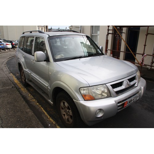 128 - KMN870P
Silver Mitsubishi Shogun Equippe 3200cc
First Registered 29.09.2005
Approx 110,000 miles
Aut... 