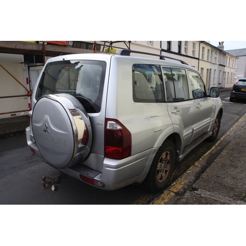 128 - KMN870P
Silver Mitsubishi Shogun Equippe 3200cc
First Registered 29.09.2005
Approx 110,000 miles
Aut... 