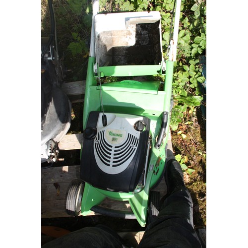 215 - Five assorted lawn mowers - all spares repair
On Behalf of Department of Infrastructure
VAT ON HAMME... 