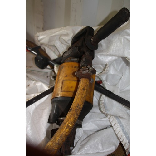 240 - Part reel of heavy duty cable plus other items (breaker? And clutch?)
On Behalf of Department of Inf... 