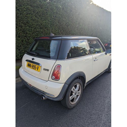 250 - MMN895V
White Mini Cooper 1598cc
First Registered 27.04.2006
Approx 90,950 miles
Manual Petrol
Inter... 