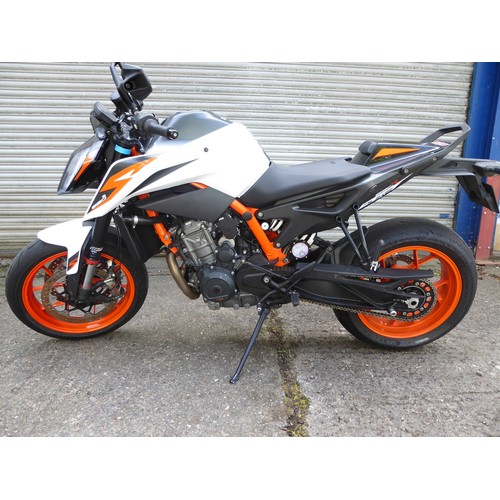 85 - PMN811N
KTM 890 Duke R 889cc
First Registered 01.07.2020
Approx 11,910 miles
Petrol