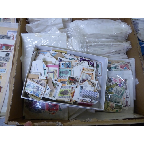 116 - Large collection of loose worldwide stamps