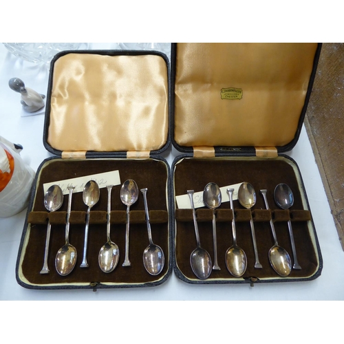 201 - Set of twelve silver sealed top tea spoons (cased) - Sheffield 1942