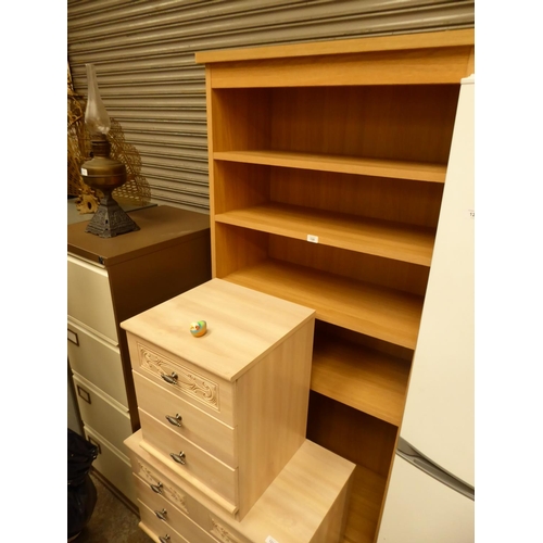 120 - Five shelf modern bookcase