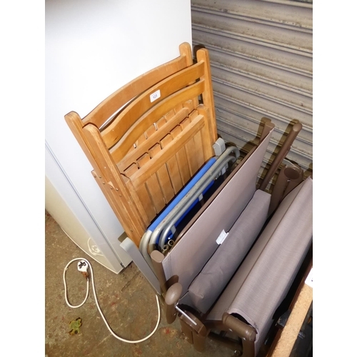 123 - Two folding wooden chairs, a lounger, plus two other folding chairs