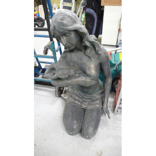 279 - Plastic garden water feature - lady holding a shell