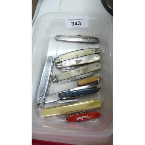 343 - A collection of pen knives - four silver