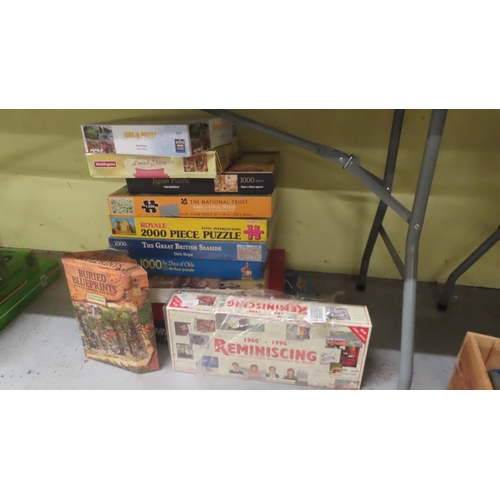 110 - Collection of twelve jigsaws and boxed games