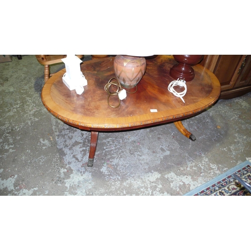 33 - Oval coffee table with inlaid top on reeded legs base and lion paw feet