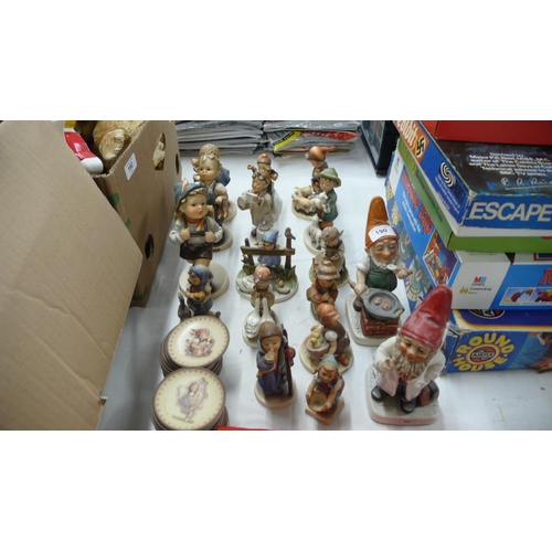 190 - Numerous Hummul figures and small dishes