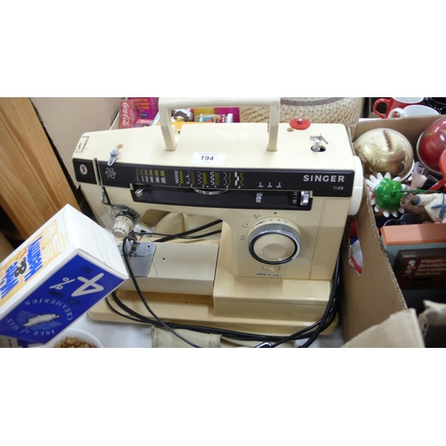 194 - A Singer 7136 electric sewing machine