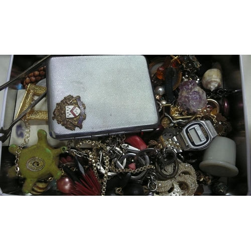 355 - A tin of costume jewellery and knick knacks