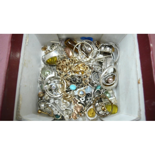 397 - Collection of mostly silver jewellery, some gold