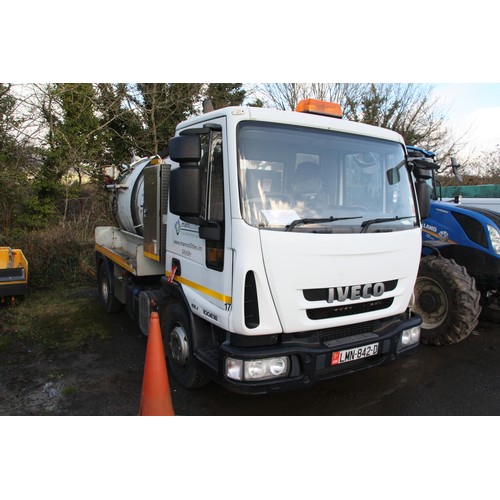 15 - LMN842D
WHITE IVECO EUROCARGO ML100E18 TANKER 3920cc
First Registered 21.03.2013
Approx 169000 Miles... 