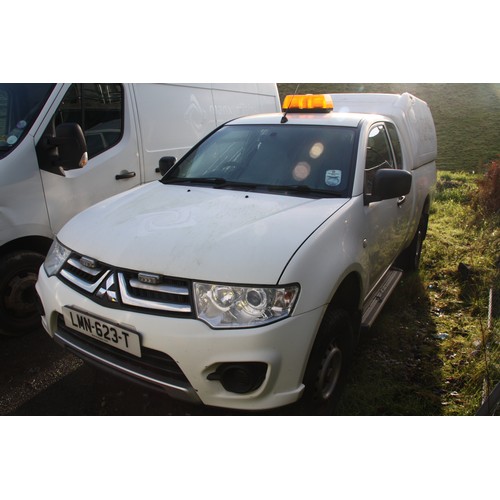 21 - LMN623T
WHITE MITSUBISHI L200 LIFE CLUB CAB 4X4 SINGLE CAB 2477cc
First Registered 22.09.2014
Approx... 