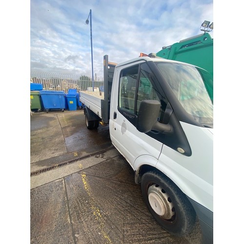 48 - KMN361U
White Ford Transit Tipper
First Registered 03.02.2012
Approx 48,440 miles
Manual Diesel
VAT ... 