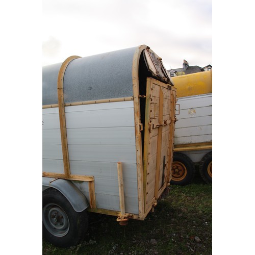 76 - HORSE BOX
SPARES/REPAIR
VAT ON HAMMER @ 20%