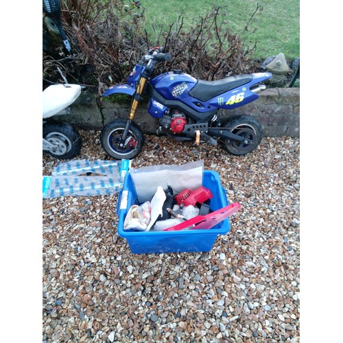 39 - Job lot of two mini moto motorbikes and an abundant of spares, new and used.
1 x Polini air cooled 5... 