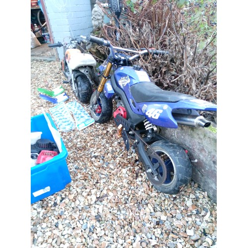 39 - Job lot of two mini moto motorbikes and an abundant of spares, new and used.
1 x Polini air cooled 5... 