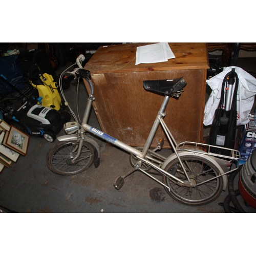 125 - Raleigh chopper style bicycle