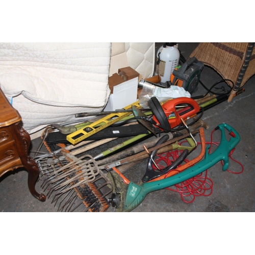 134 - Large collection of garden tools