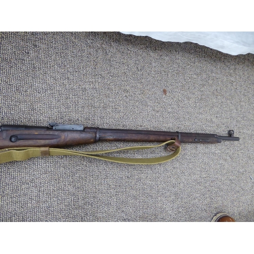 295 - A WW2 Russian Mosin Magant bolt action 7.65mm calibre deactivated Rifle with certificate